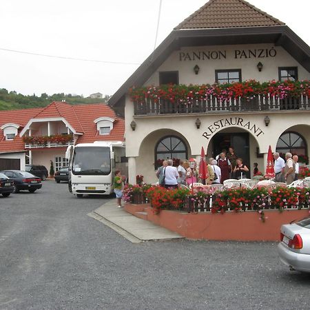 Pannon Panzio Restaurant Hotell Pannonhalma Exteriör bild