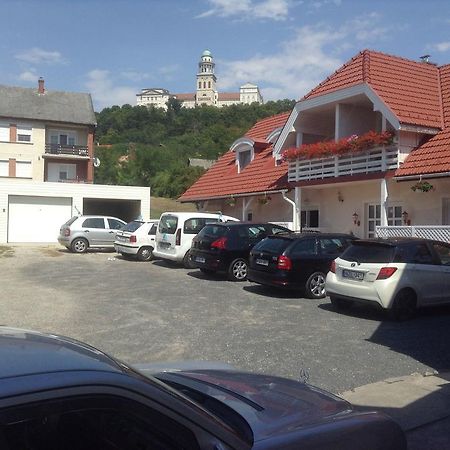 Pannon Panzio Restaurant Hotell Pannonhalma Exteriör bild