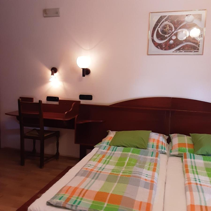 Pannon Panzio Restaurant Hotell Pannonhalma Exteriör bild