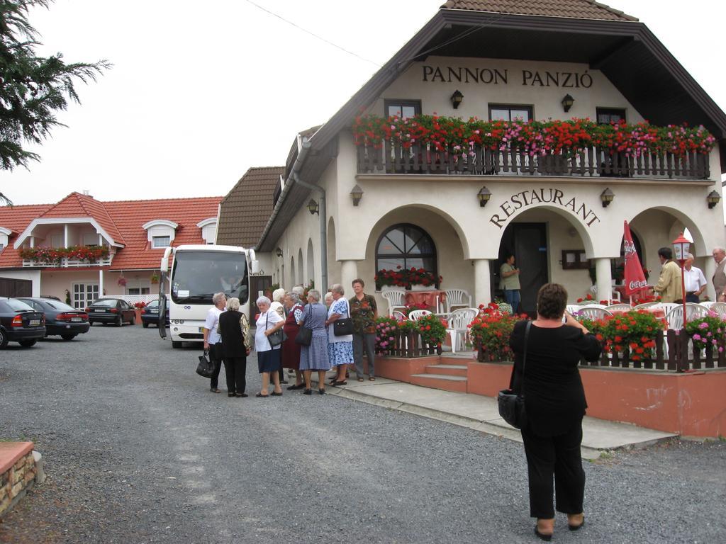 Pannon Panzio Restaurant Hotell Pannonhalma Exteriör bild